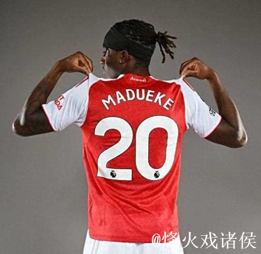 记者：马杜埃凯正在伦敦接受阿森纳的体检，体检后将签下5年合同