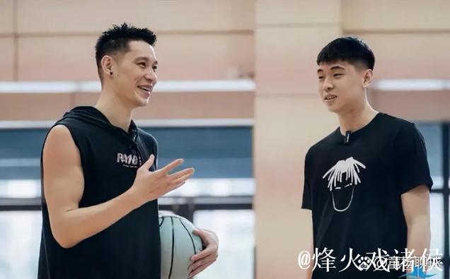 林书豪告诫崔永熙:训练时要更严格要求自己 林书豪告诫崔永熙:训练时要更严格要求自己